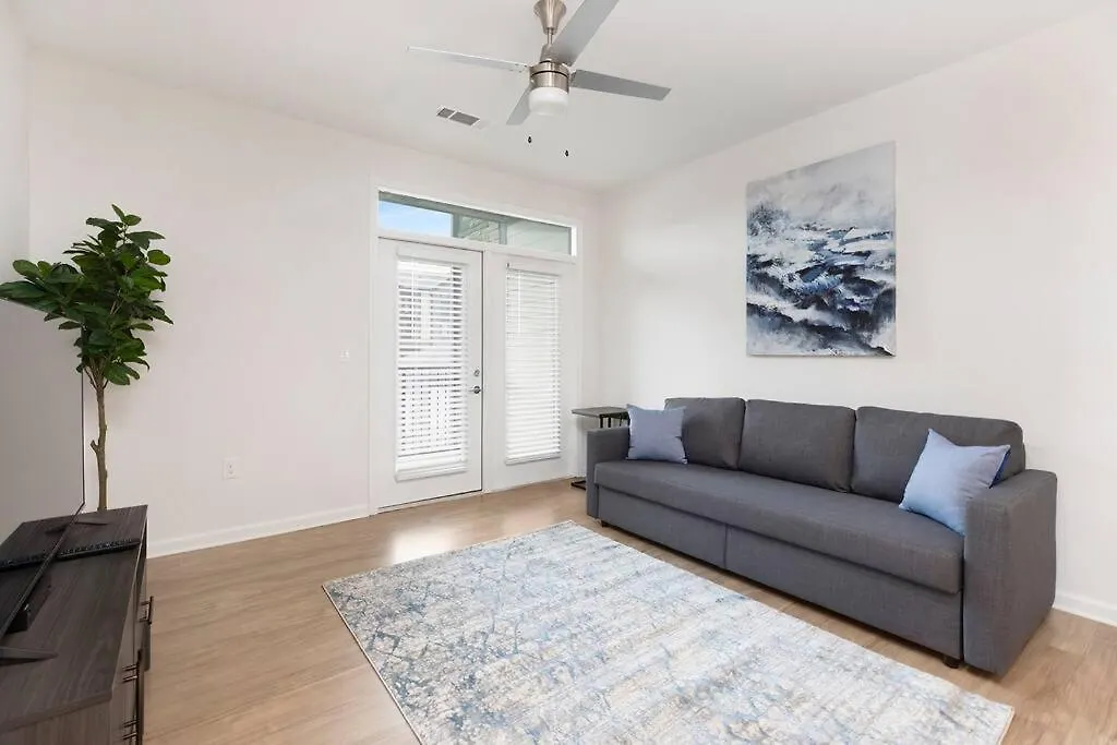 Modern Stylish Concord Condo 0*,
